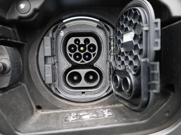 Mercedes-Benz EQB (2022) — foto 39 van 48