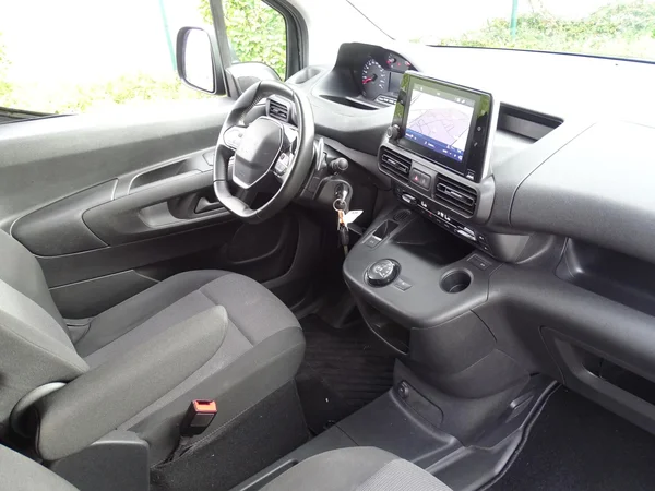 Peugeot Partner (2021) — foto 6 van 25
