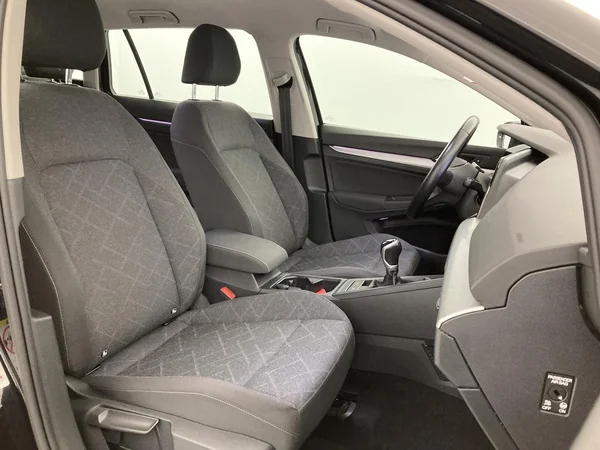 VOLKSWAGEN Golf VIII SW (2022) — foto 25 van 36