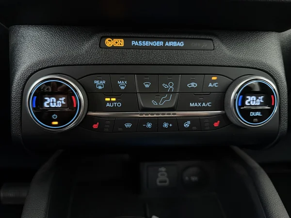 FORD Kuga (2022) — foto 17 van 36