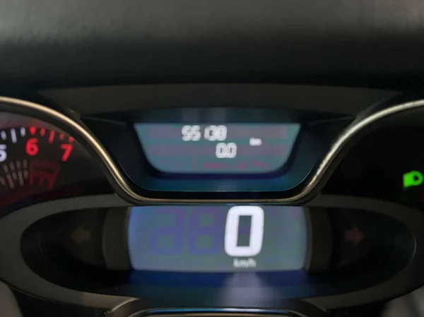 Renault Captur (2018) — foto 8 van 16