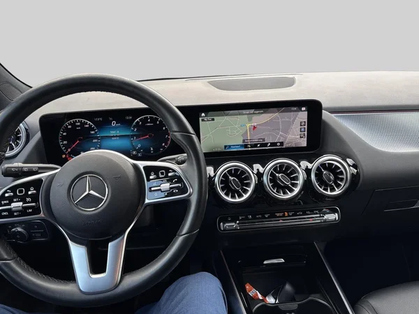 Mercedes-Benz GLA (2022) — foto 5 van 26