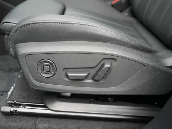 AUDI Q6 Sportback e-tron (2025) — foto 2 van 41