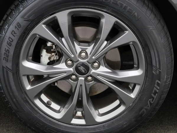 Ford Kuga (2022) — foto 4 van 41