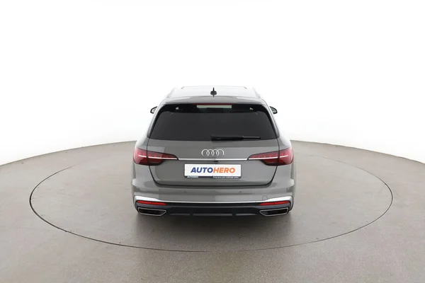 Audi A4 (2024) — foto 11 van 16