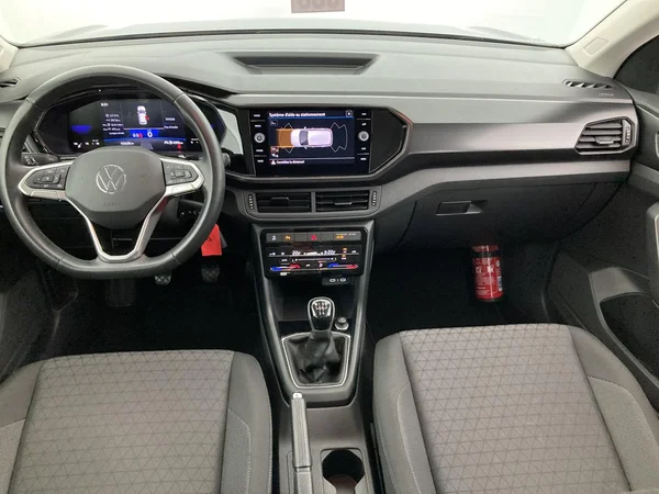 VOLKSWAGEN T-Cross (2023) — foto 32 van 36