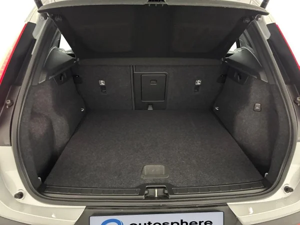 Volvo XC40 (2021) — foto 9 van 17