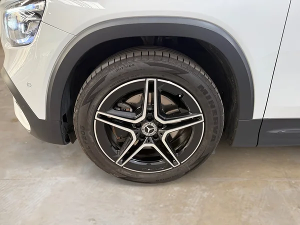Mercedes-Benz GLB-180 (2021) — foto 3 van 31
