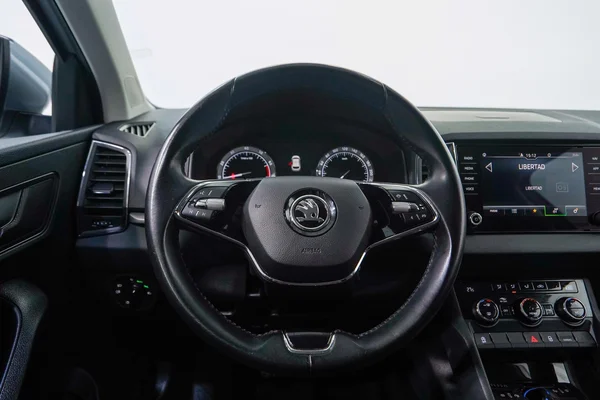 Skoda Karoq (2021) — foto 9 van 54