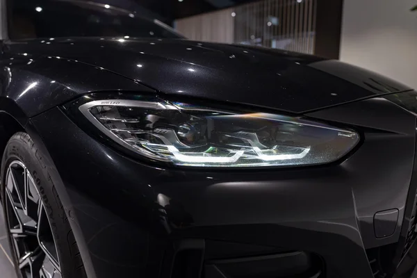 BMW 4 Reeks (2023) — foto 33 van 36