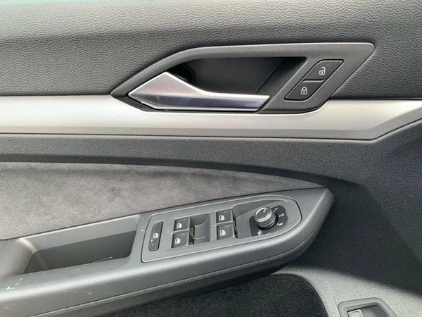 VOLKSWAGEN Golf VIII SW (2025) — foto 13 van 14