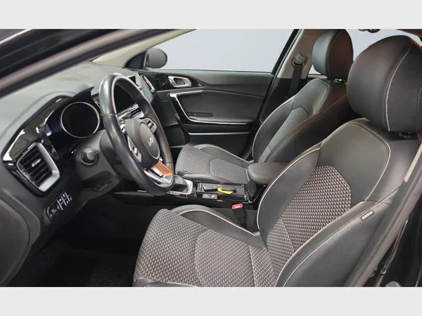 Kia XCEED (2022) — foto 3 van 33