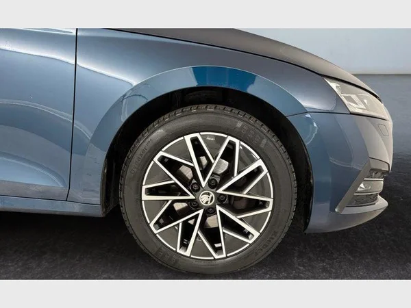 Skoda Octavia Combi (2023) — foto 14 van 15