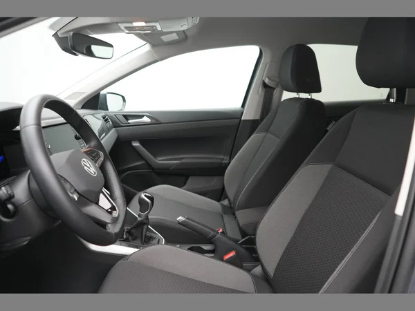 VOLKSWAGEN Polo (2024) — foto 2 van 26