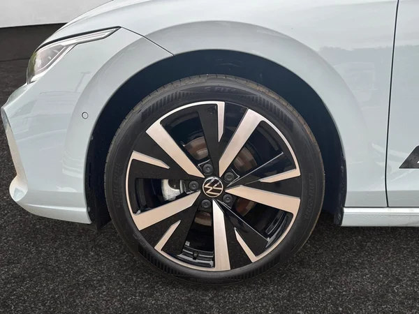 VOLKSWAGEN Golf VIII (2026) — foto 14 van 16