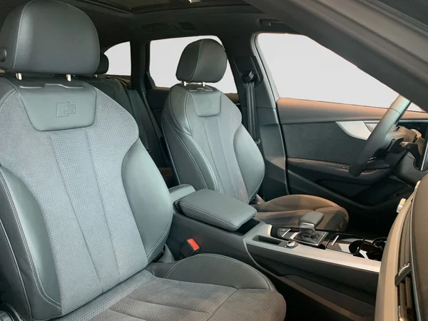 AUDI A4 Avant (2024) — foto 16 van 21
