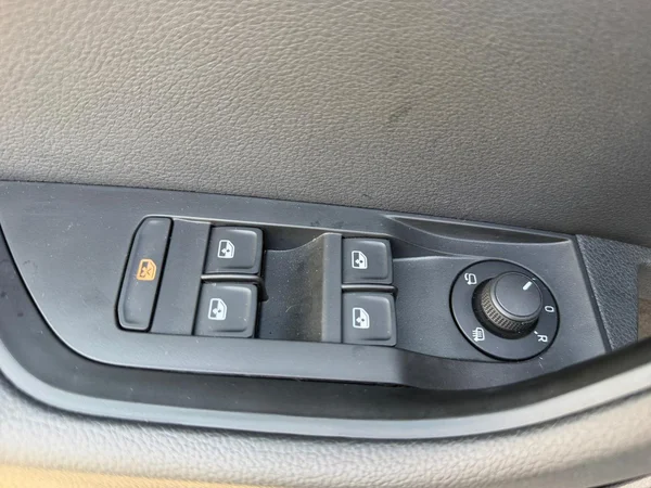 SKODA Superb Combi (2024) — foto 6 van 20