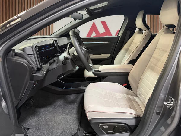 Renault Megane-E-Tech (2022) — foto 4 van 29