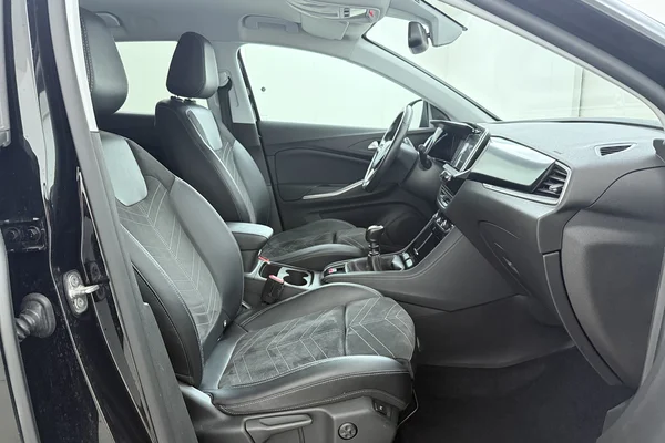 Opel Grandland (2022) — foto 19 van 21