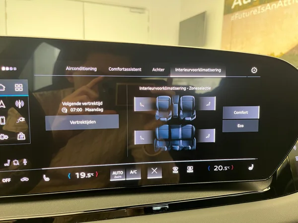 AUDI Q6 e-tron (2025) — foto 2 van 24