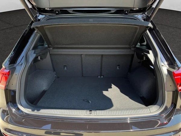 VOLKSWAGEN Tiguan (2022) — foto 20 van 22