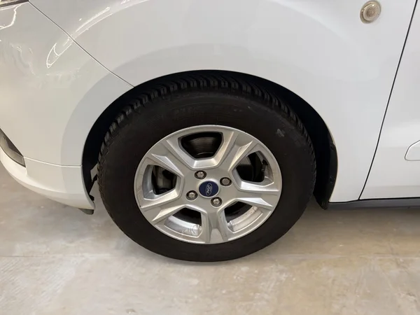 Ford Transit-Courier (2020) — foto 3 van 29