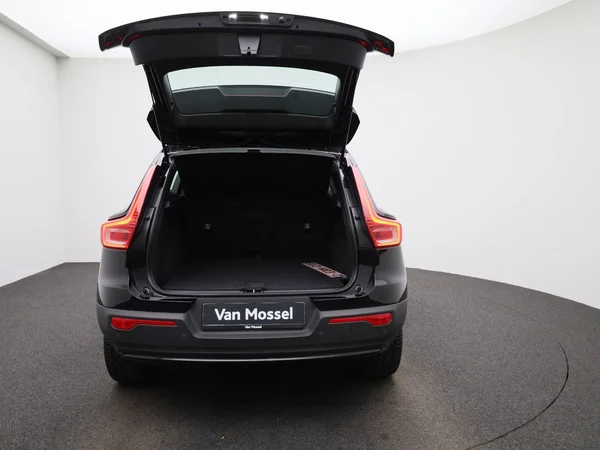Volvo XC40 (2023) — foto 3 van 39