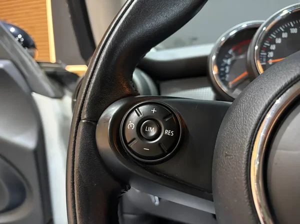 Mini Cooper (2014) — foto 19 van 19