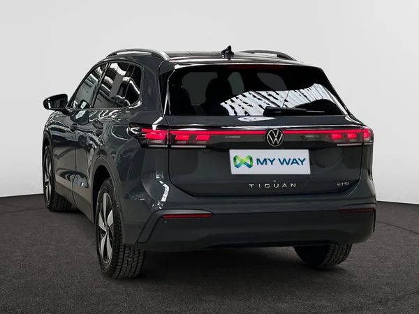 VOLKSWAGEN Tiguan (2024) — foto 10 van 20