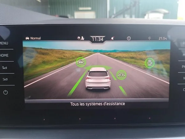 SKODA Kamiq (2022) — foto 11 van 28