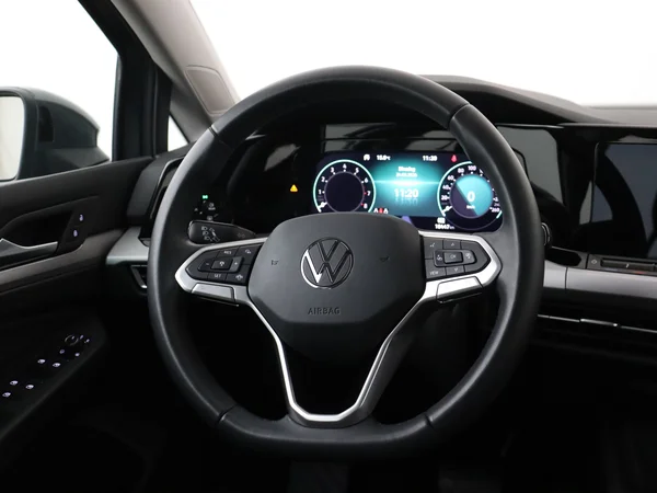 VOLKSWAGEN Golf (2024) — foto 10 van 24