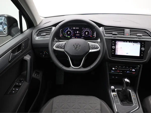 VOLKSWAGEN Tiguan eHybrid (PHEV) (2024) — foto 5 van 21
