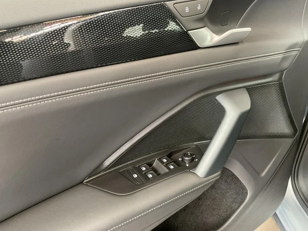 VOLKSWAGEN Tayron (2025) — foto 2 van 22