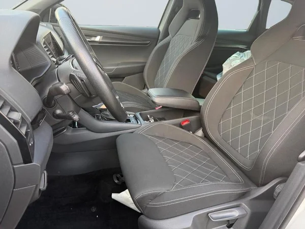 SKODA Karoq (2023) — foto 29 van 29