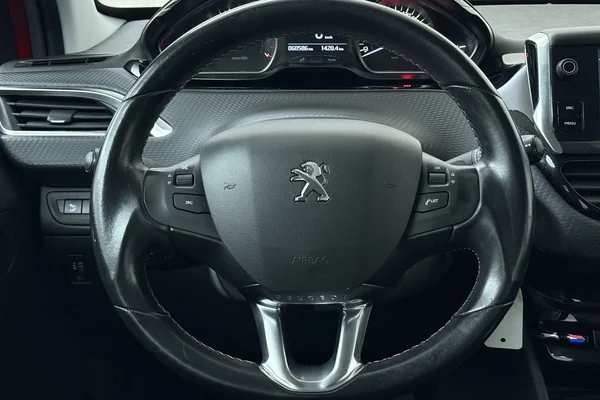 Peugeot 208 (2018) — foto 2 van 23