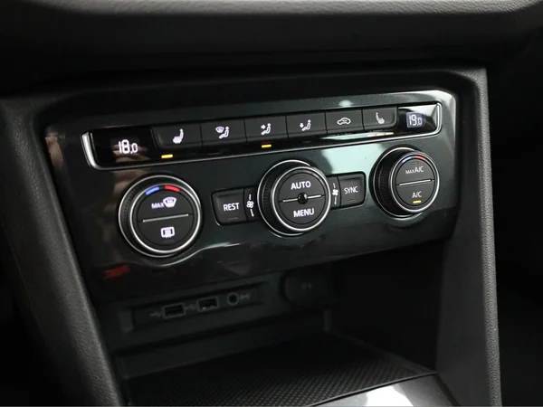 VOLKSWAGEN Tiguan (2019) — foto 10 van 21