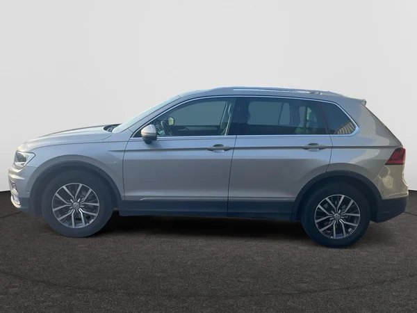 VOLKSWAGEN Tiguan (2017) — foto 14 van 21