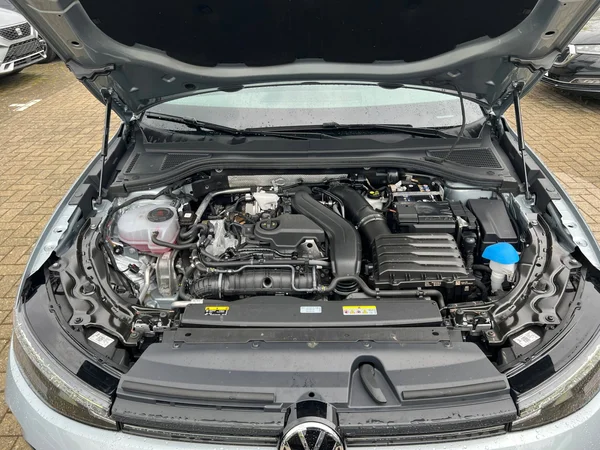 VOLKSWAGEN Passat SW (2024) — foto 14 van 23