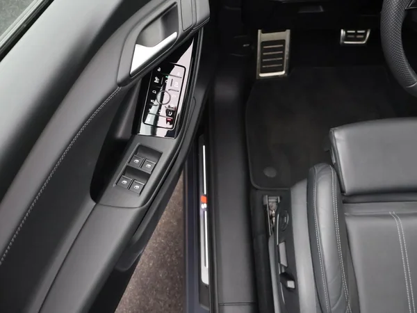 AUDI Q6 e-tron (2025) — foto 18 van 25
