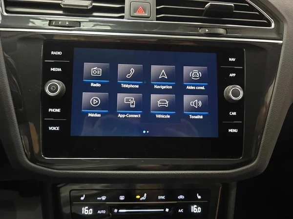 VOLKSWAGEN Tiguan Dsl (2021) — foto 10 van 32