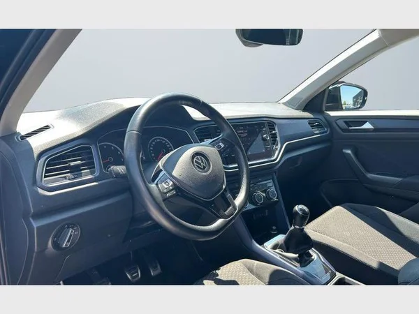 Volkswagen T-Roc (2021) — foto 28 van 29