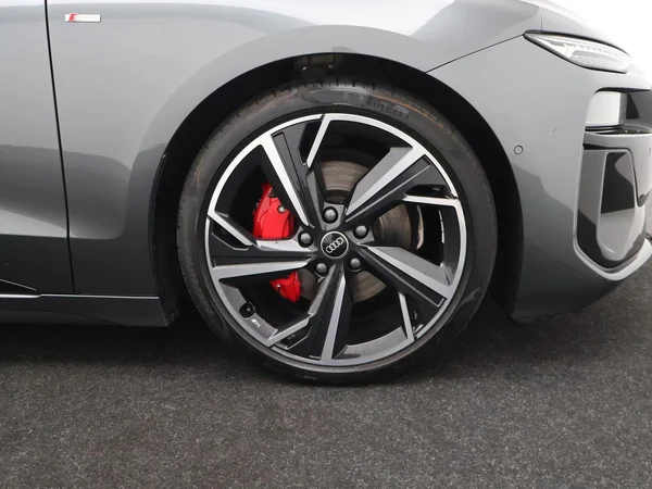 AUDI A6 Sportback e-tron (2025) — foto 32 van 37