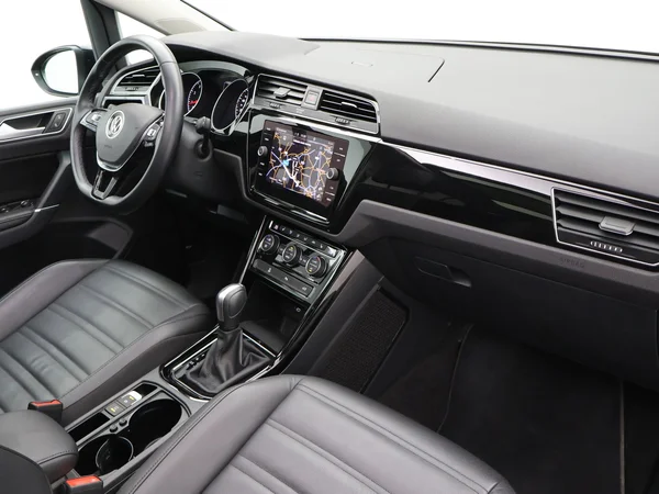 VOLKSWAGEN Touran (2021) — foto 22 van 28