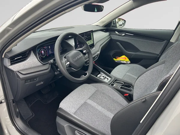 SKODA Octavia Combi (2025) — foto 7 van 11