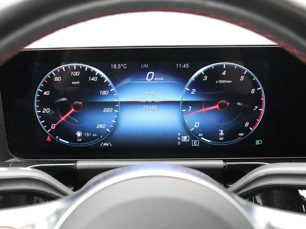 Mercedes-Benz GLA (2021) — foto 2 van 27