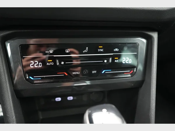 VOLKSWAGEN Tiguan (2021) — foto 9 van 29