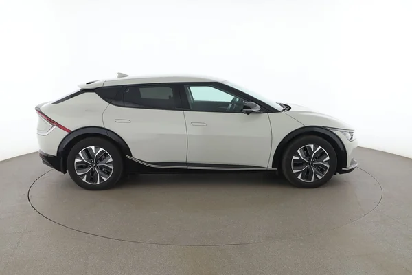 Kia EV6 (2023) — foto 13 van 16