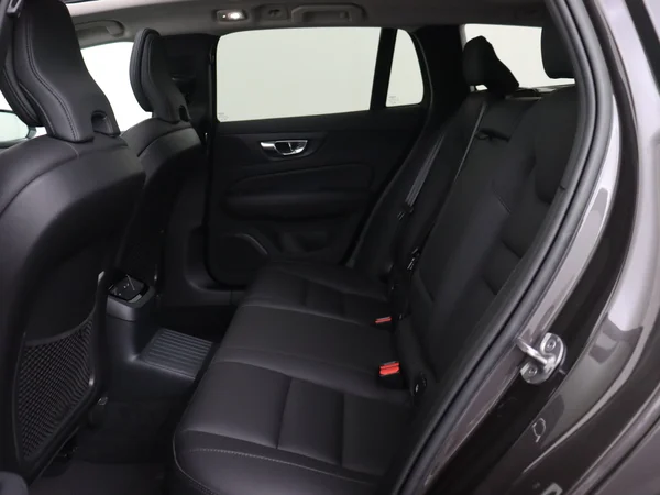 VOLVO V60 (2023) — foto 5 van 35