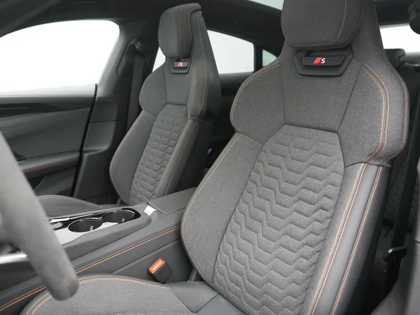 AUDI S e-tron GT (2024) — foto 33 van 35
