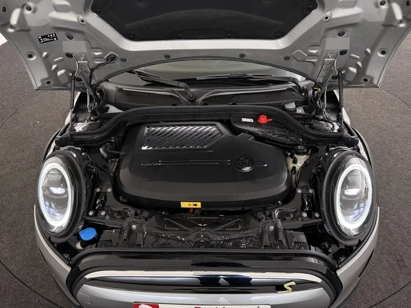 MINI Cooper SE (2023) — foto 6 van 31